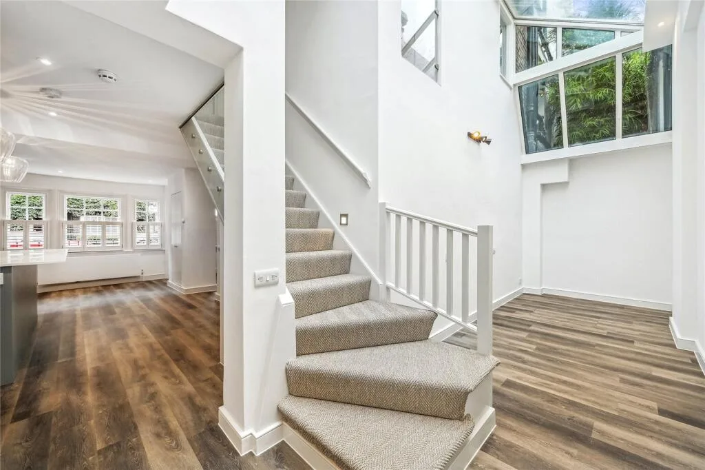 5 bedroom terraced house for rent