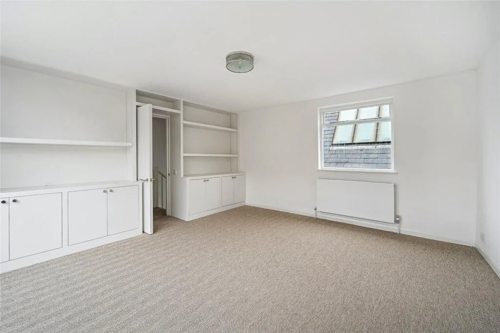 5 bedroom terraced house for rent