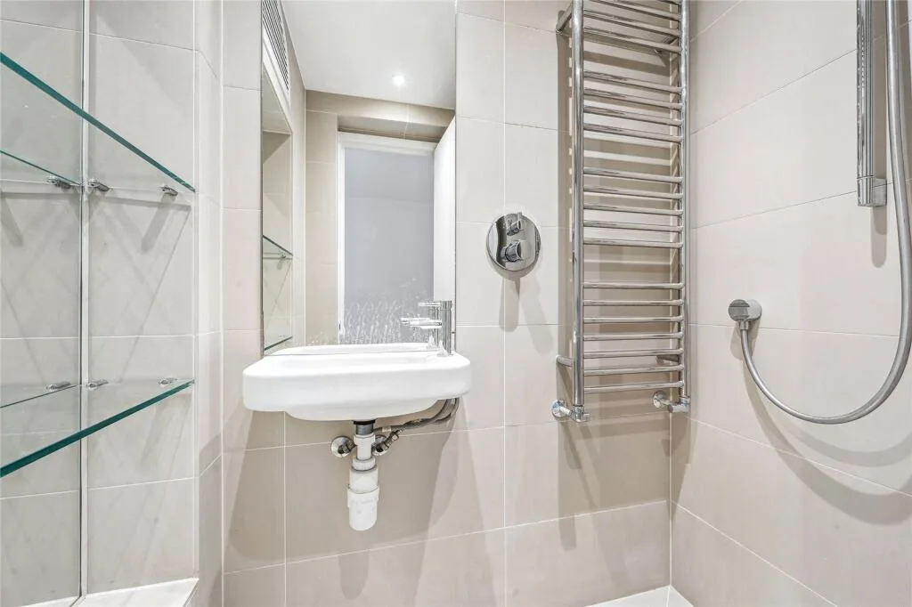 5 bedroom terraced house for rent