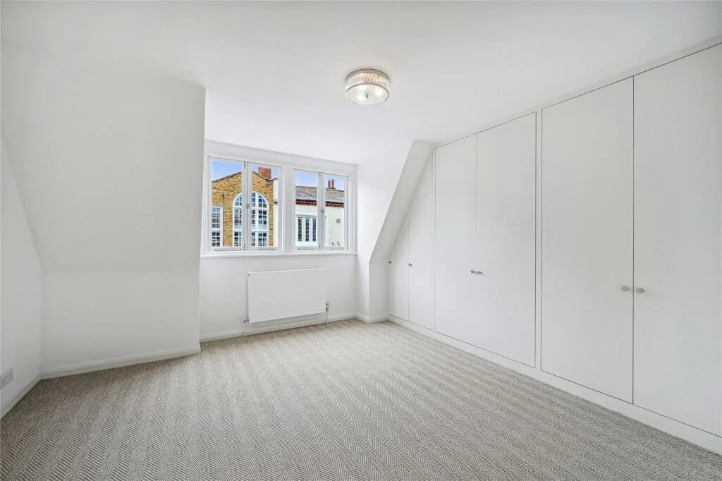 5 bedroom terraced house for rent