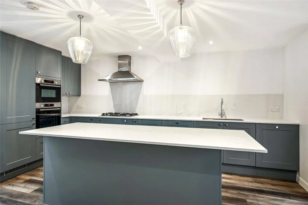 5 bedroom terraced house for rent
