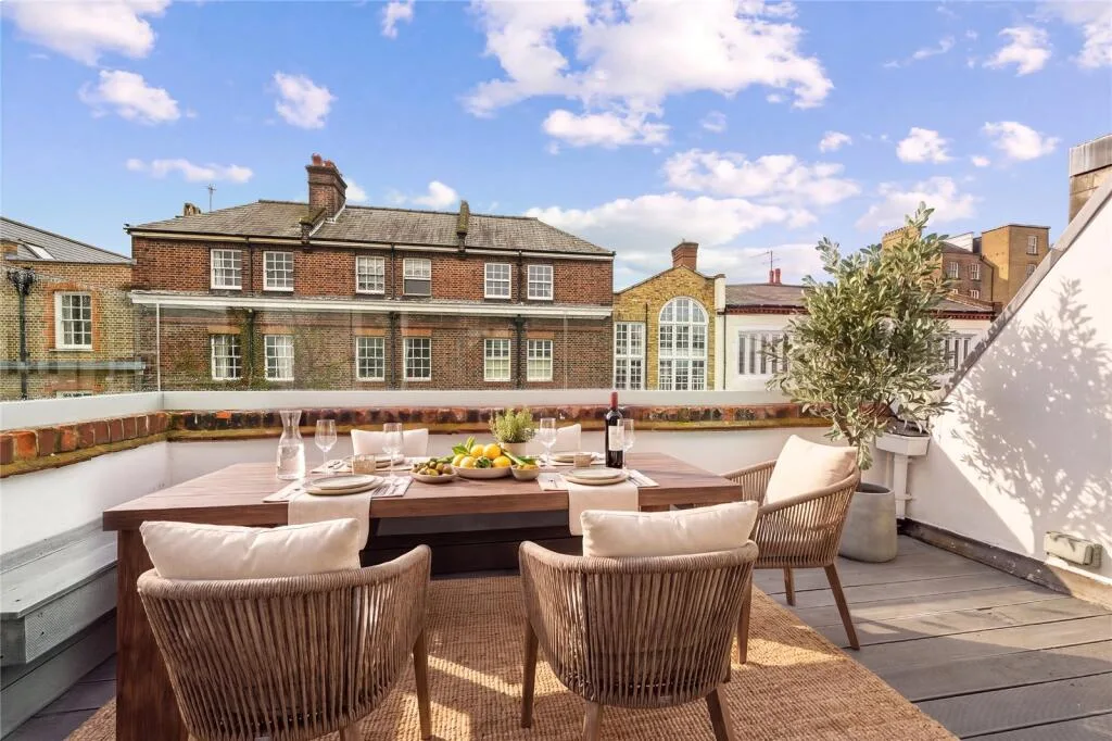 5 bedroom terraced house for rent
