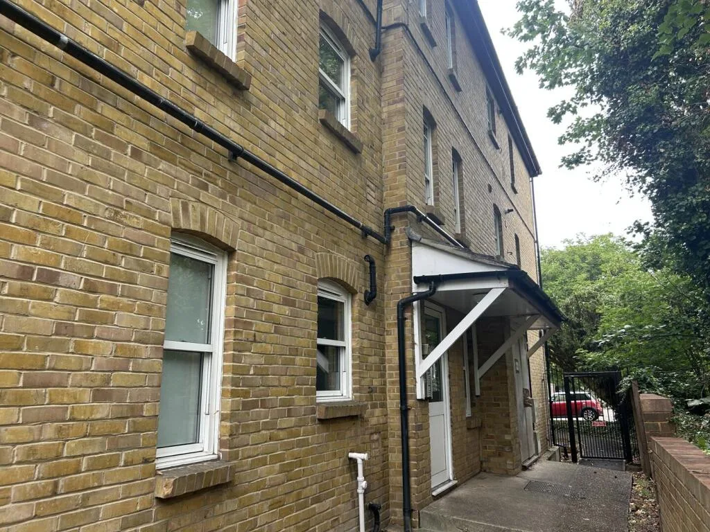 1 bedroom house for rent