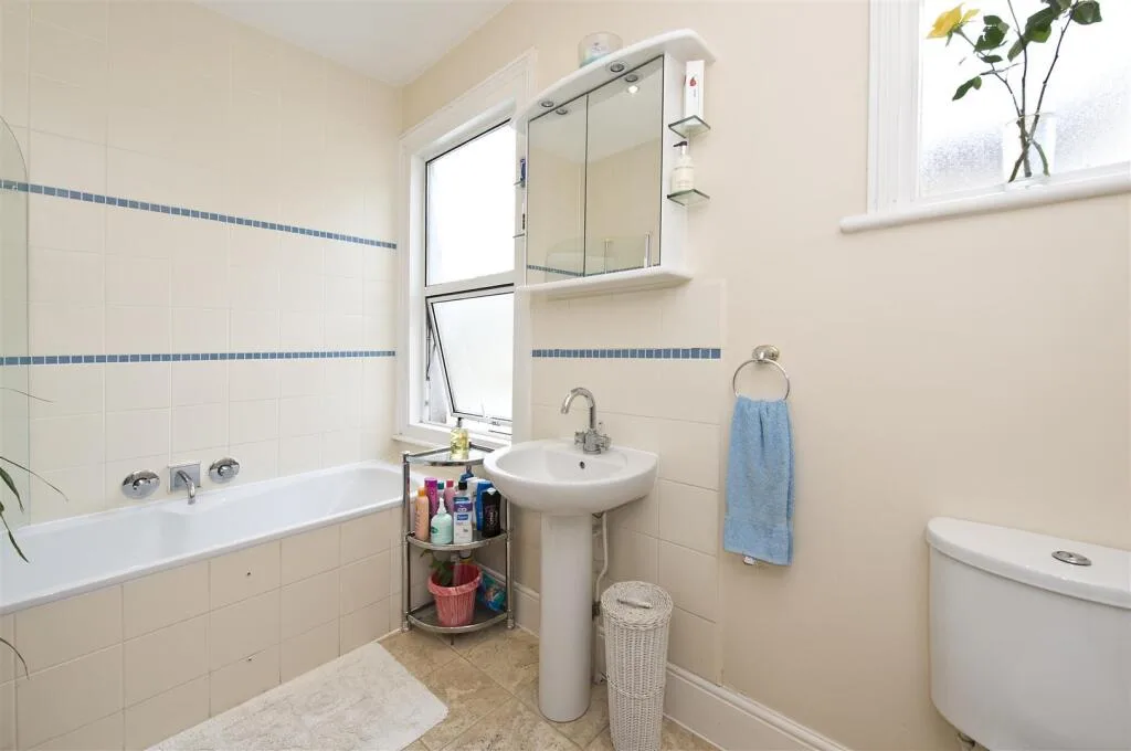 3 bedroom maisonette for rent