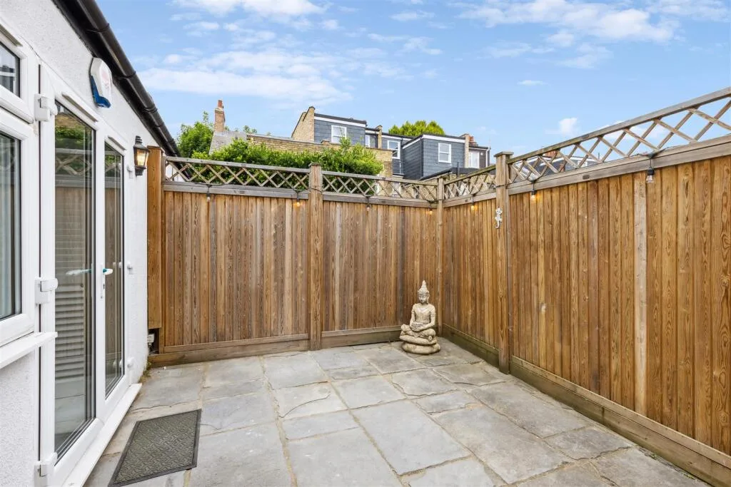 2 bedroom flat for rent