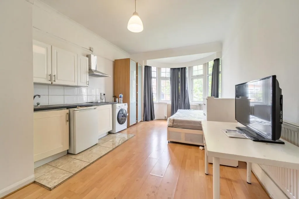 Studio flat for rent