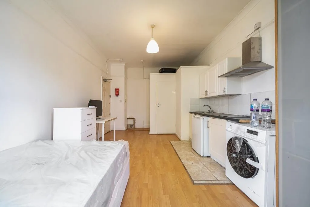Studio flat for rent