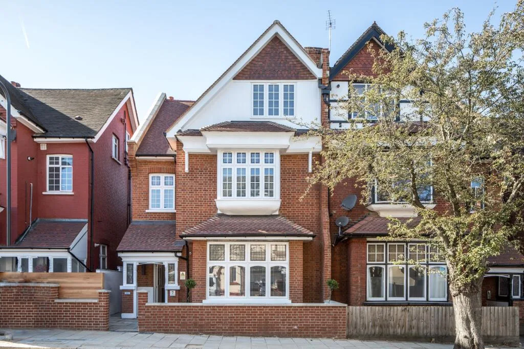 Ground floor studio flat for rent