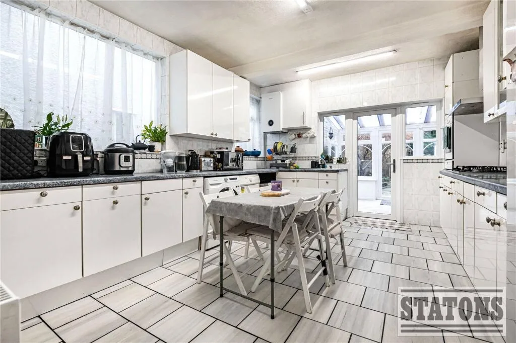 4 bedroom detached house for rent