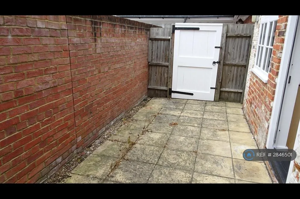 3 bedroom semi-detached house for rent