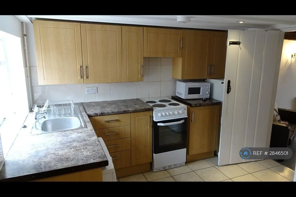 3 bedroom semi-detached house for rent