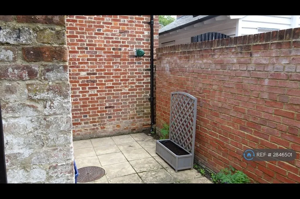 3 bedroom semi-detached house for rent