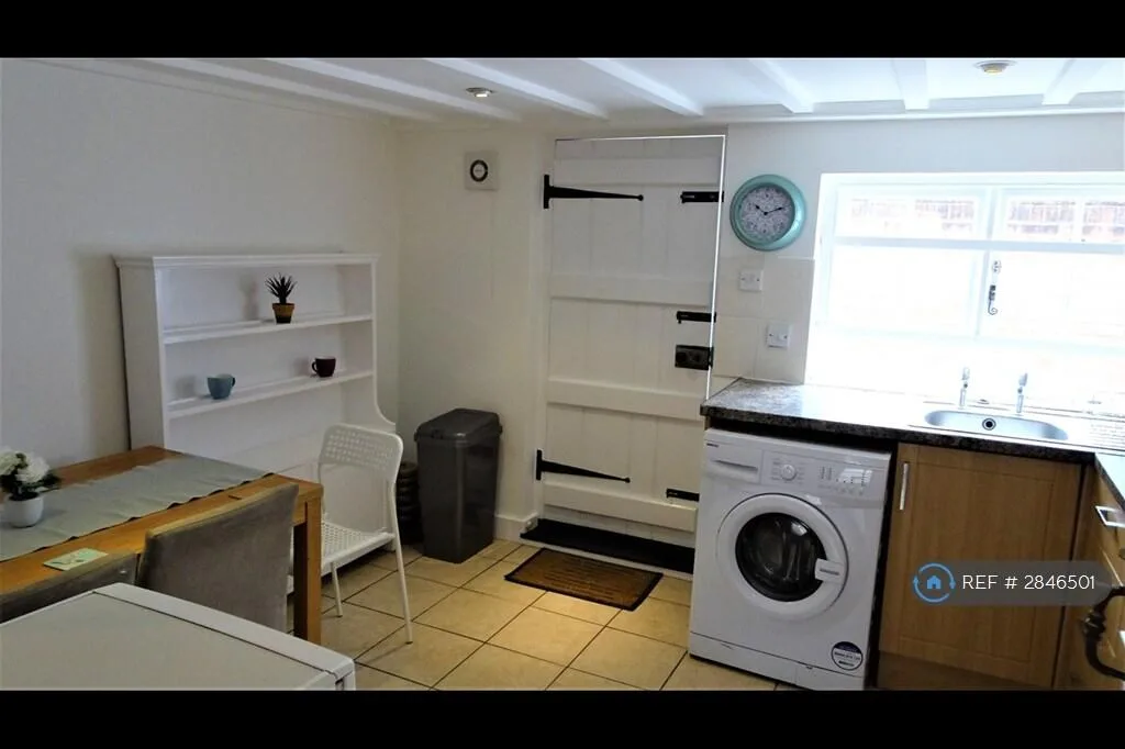 3 bedroom semi-detached house for rent