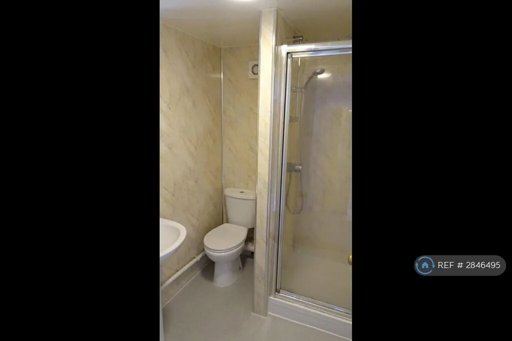 3 bedroom end of terrace house for rent