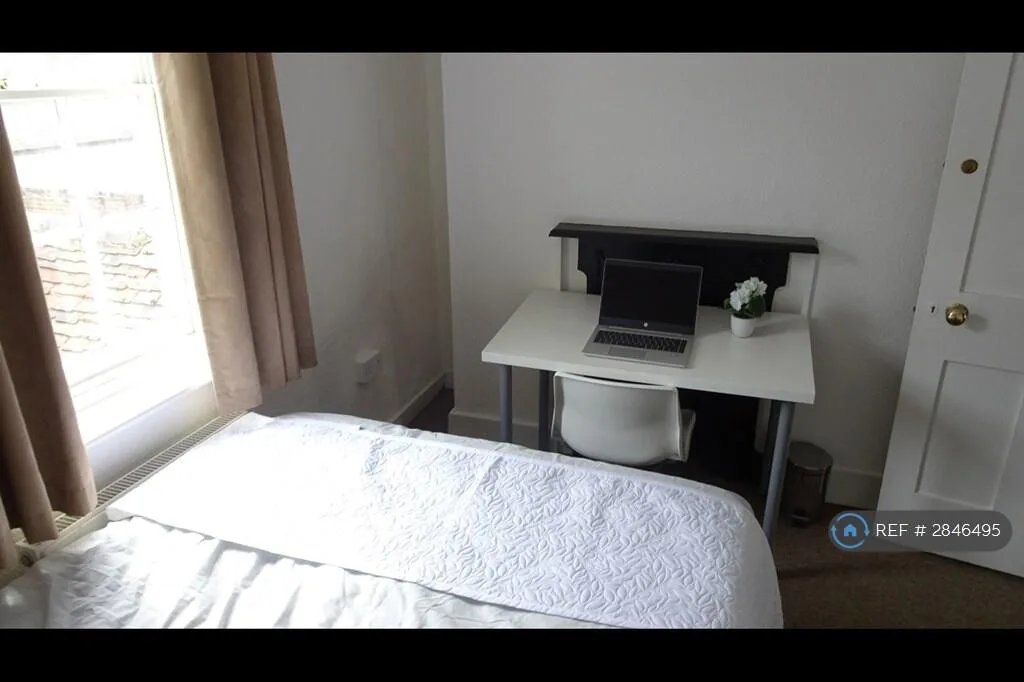 3 bedroom end of terrace house for rent