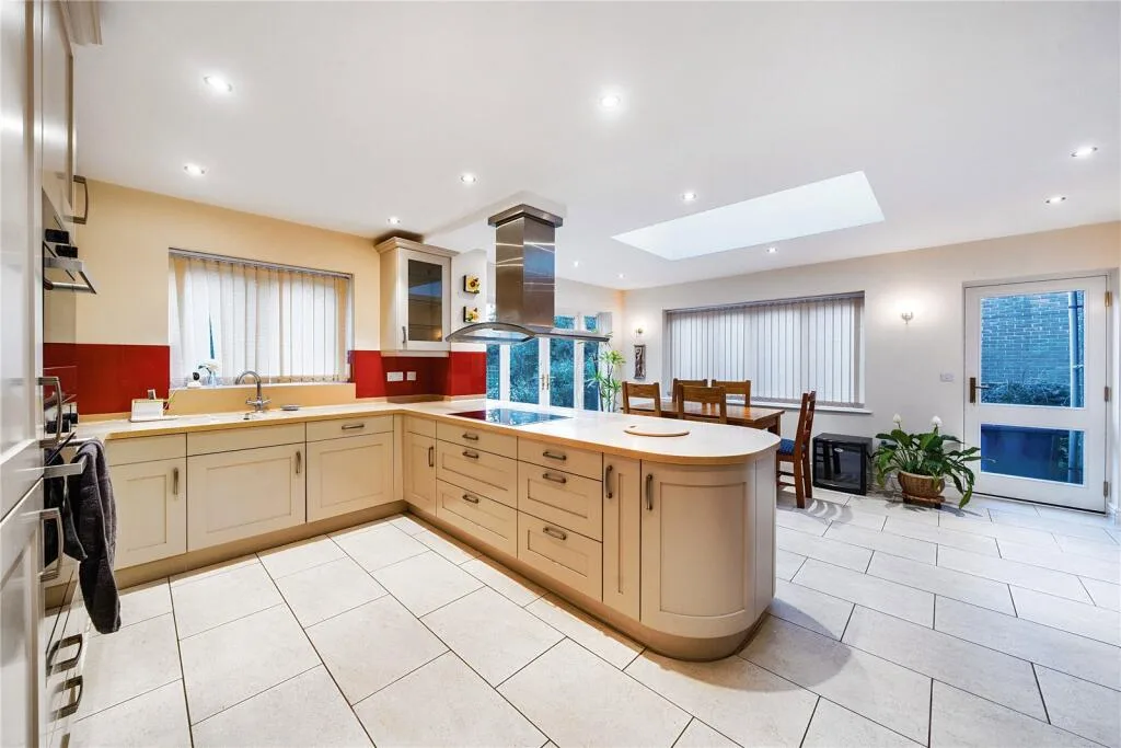 4 bedroom detached house for rent