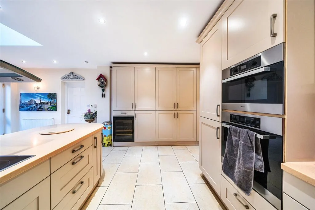 4 bedroom detached house for rent