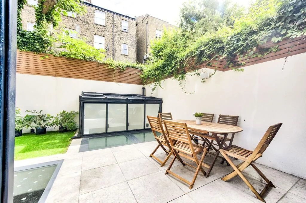 3 bedroom flat for rent