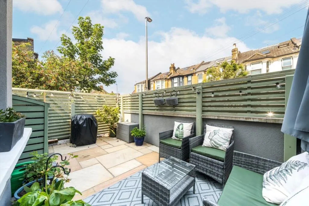 3 bedroom flat for rent