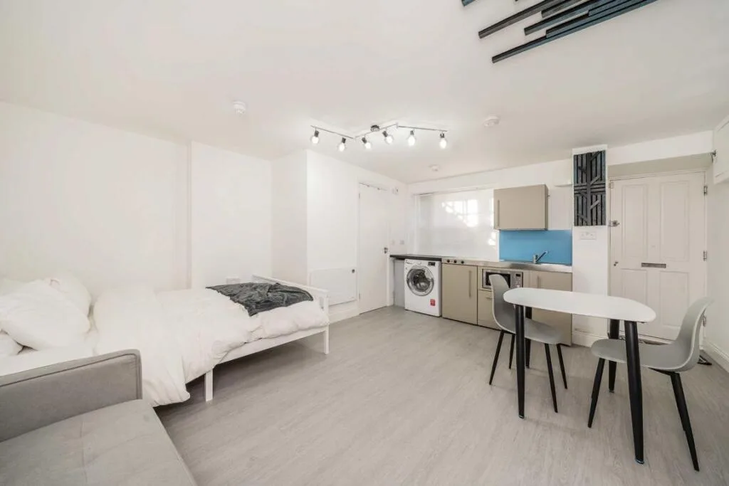 Studio flat for rent
