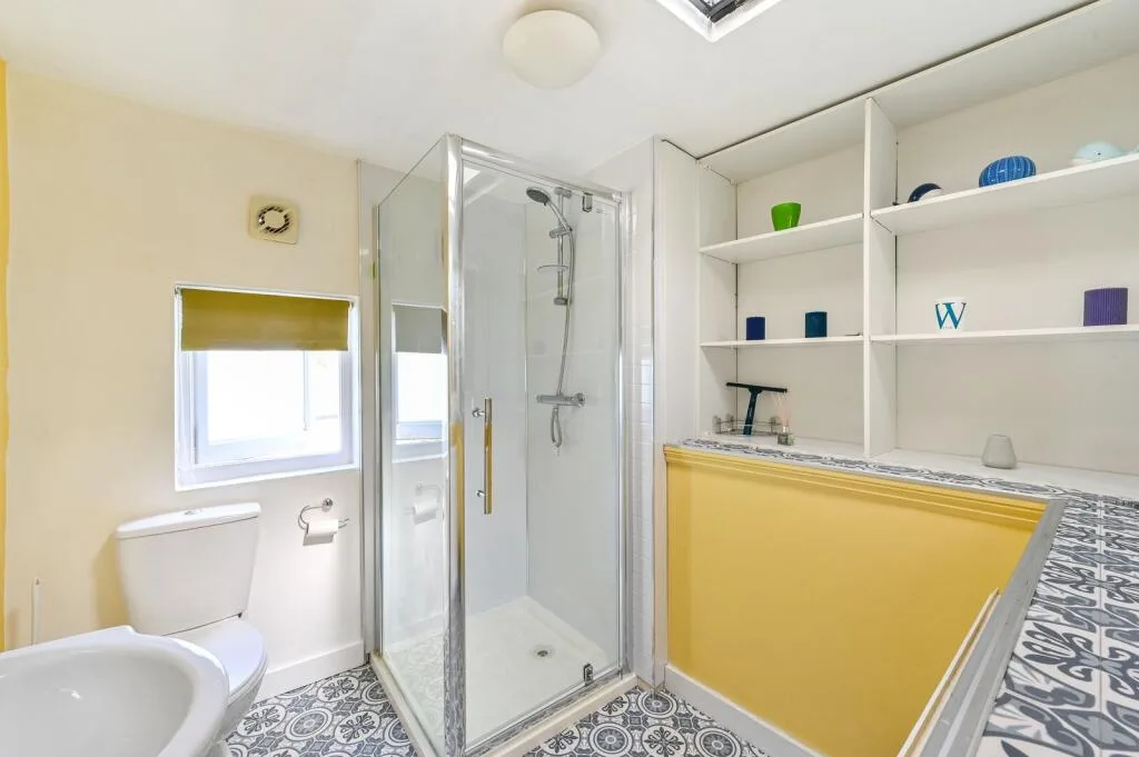 3 bedroom maisonette for rent