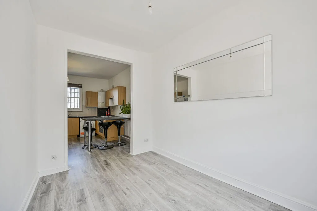 3 bedroom maisonette for rent