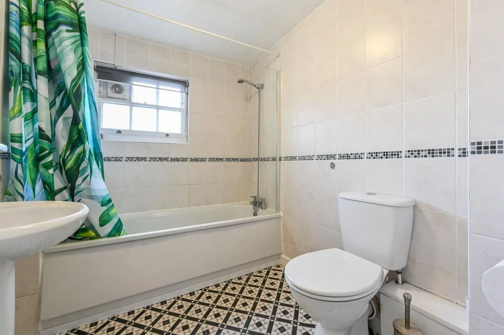 3 bedroom maisonette for rent