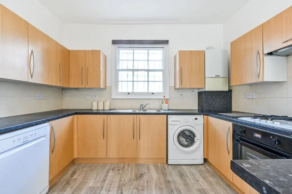 3 bedroom maisonette for rent