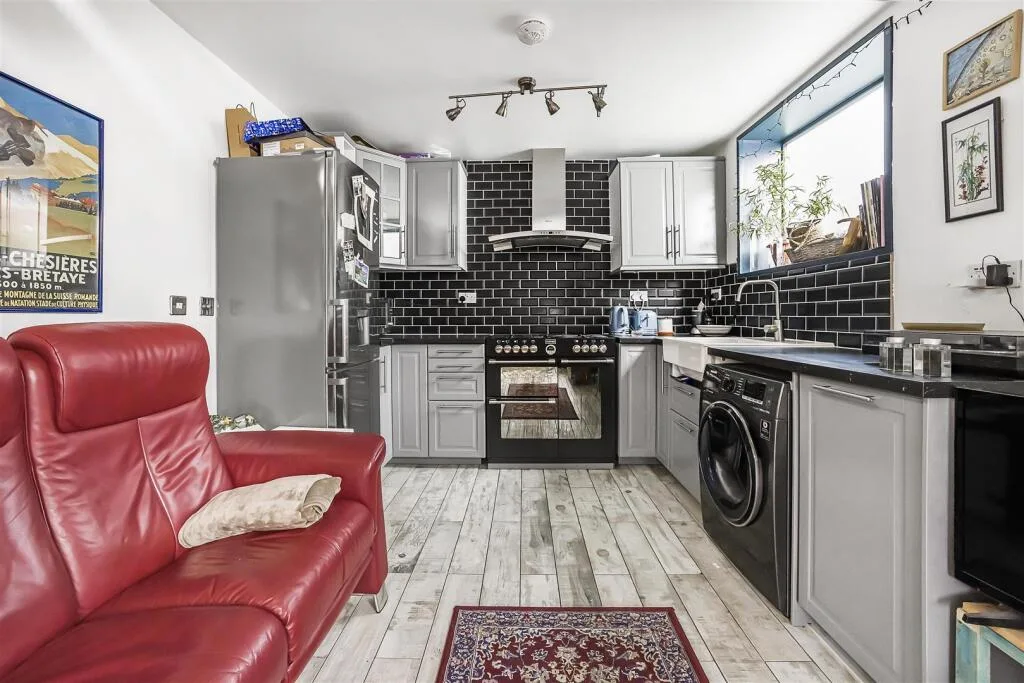 1 bedroom detached house for rent