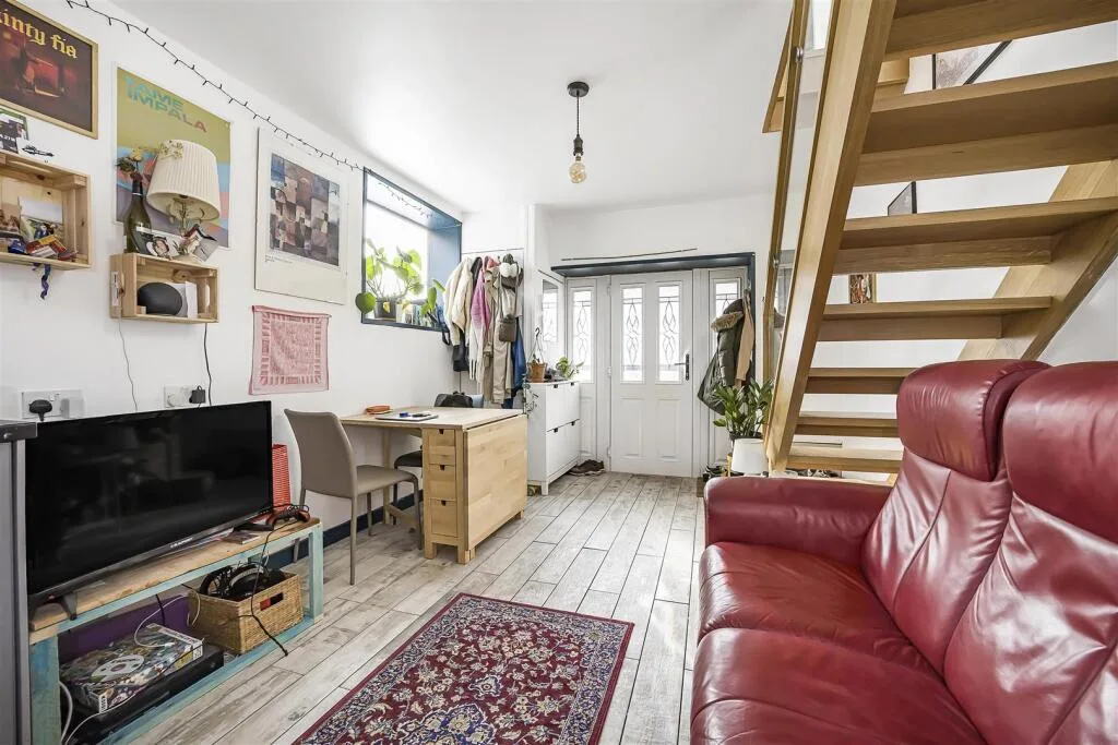 1 bedroom detached house for rent