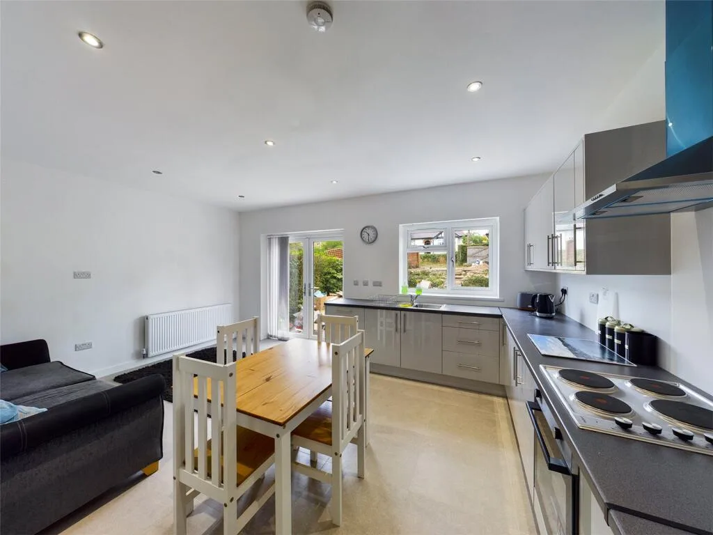 1 bedroom semi-detached house for rent