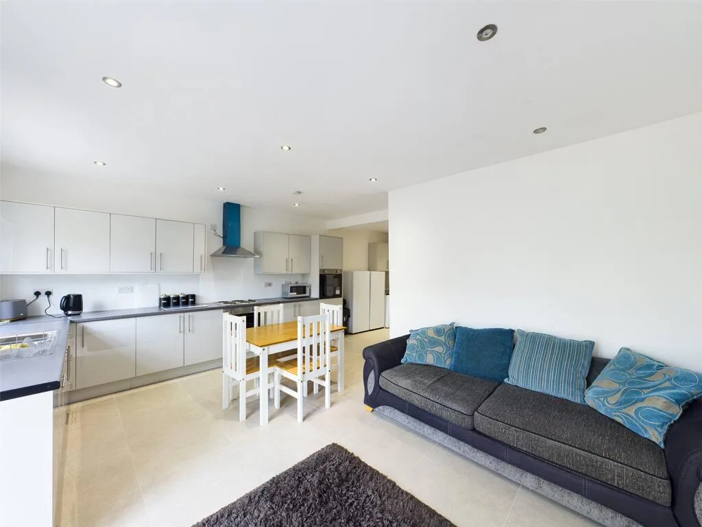 1 bedroom semi-detached house for rent