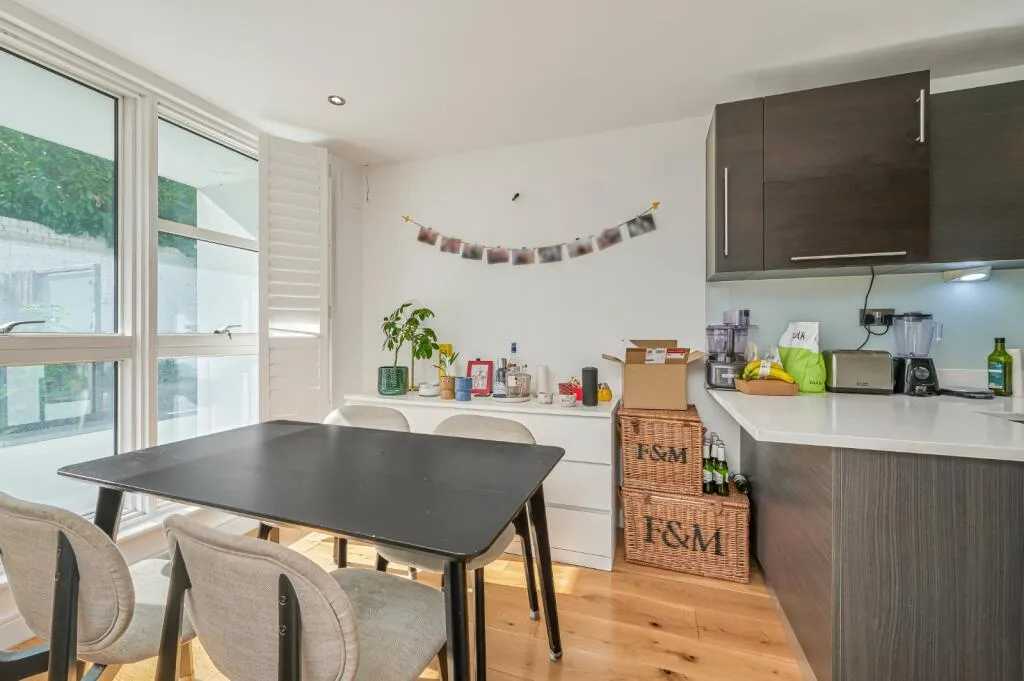 2 bedroom maisonette for rent