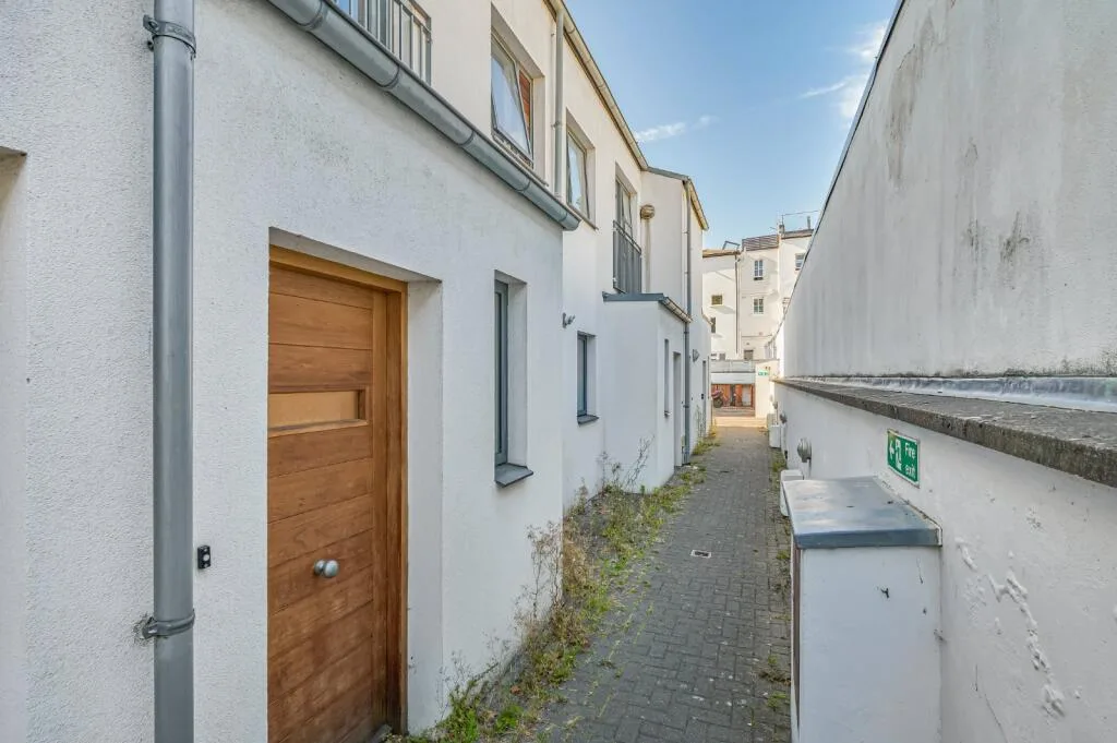 2 bedroom maisonette for rent