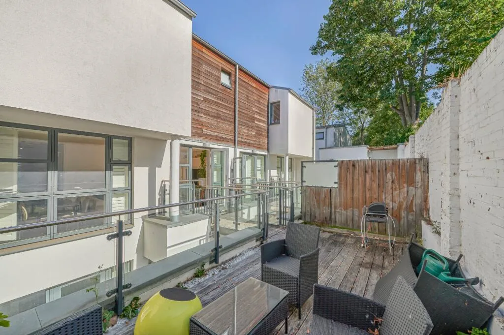 2 bedroom maisonette for rent