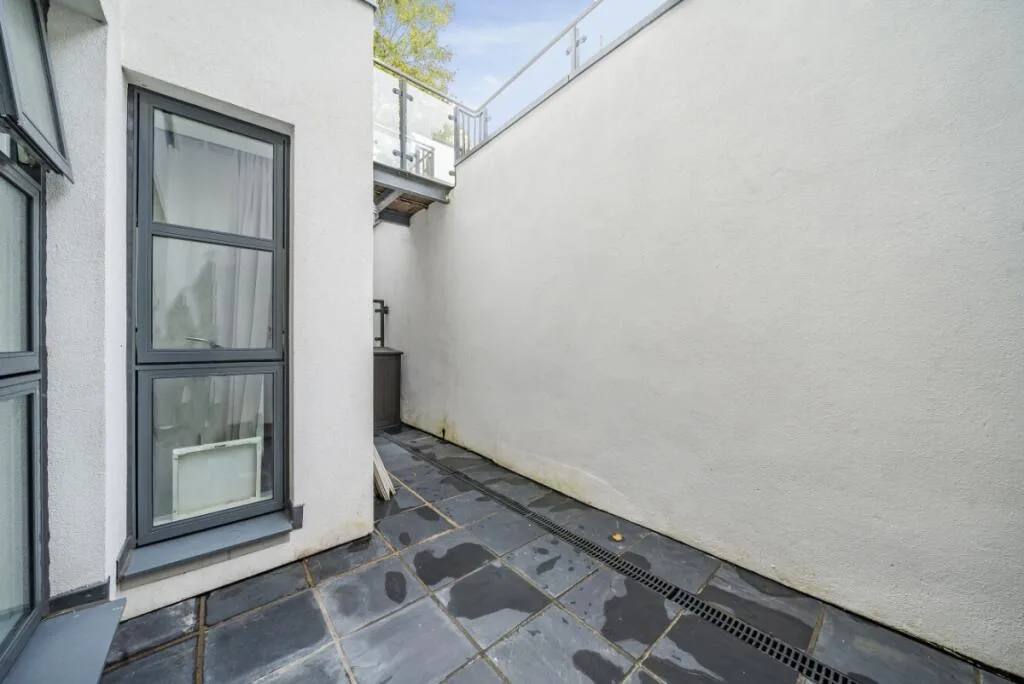 2 bedroom maisonette for rent