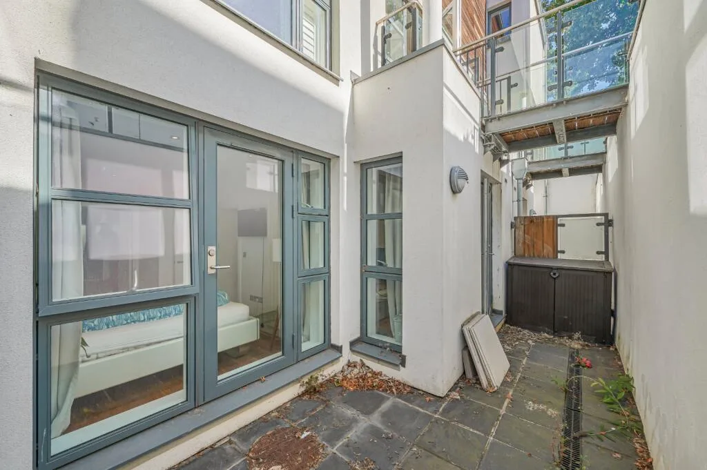 2 bedroom maisonette for rent