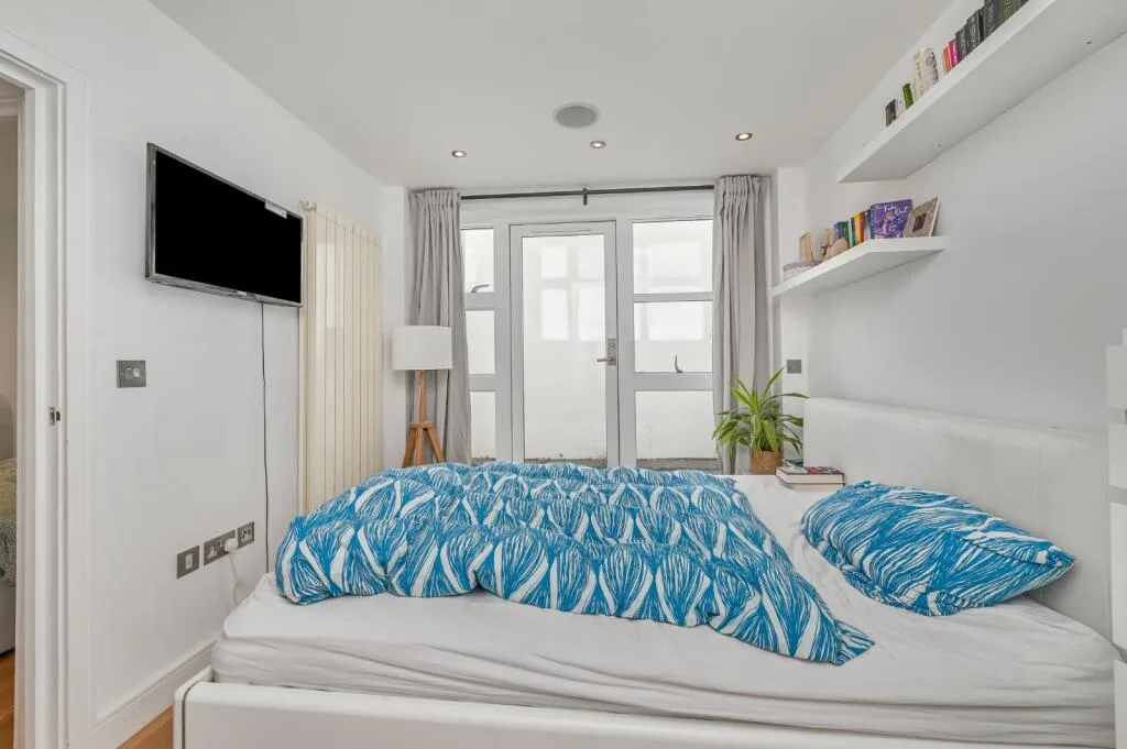 2 bedroom maisonette for rent