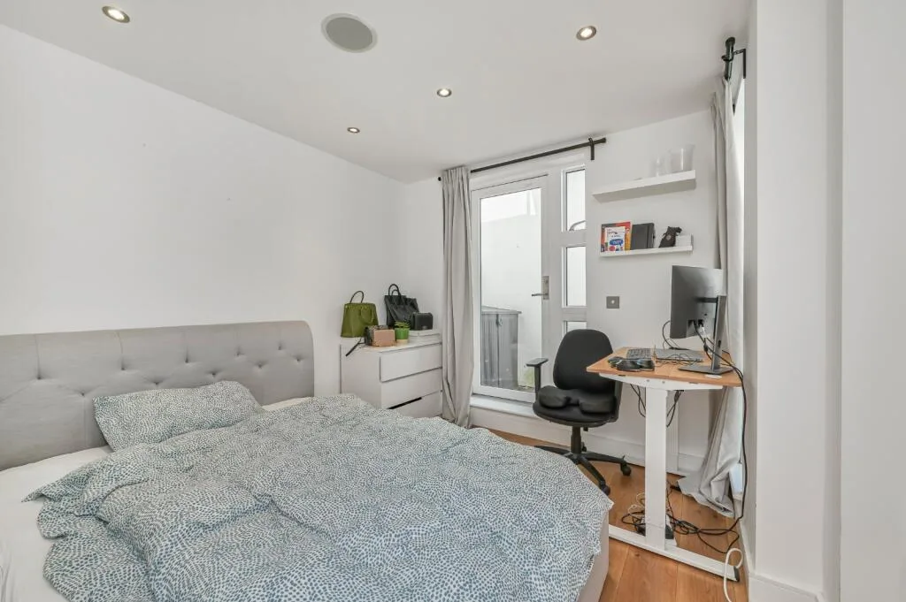 2 bedroom maisonette for rent