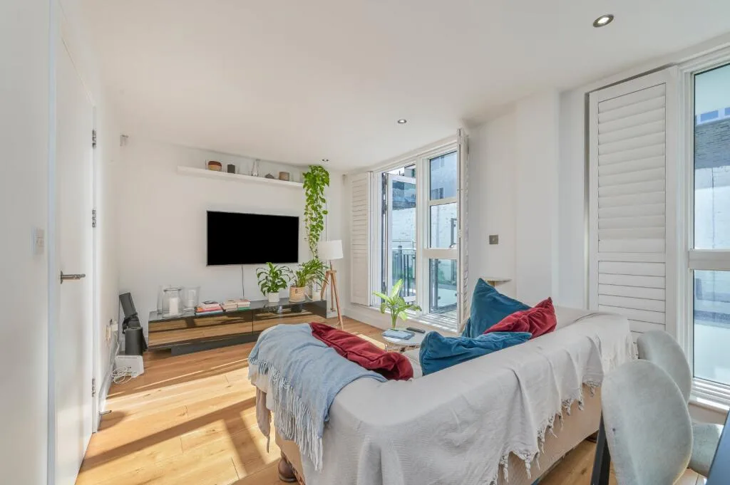 2 bedroom maisonette for rent
