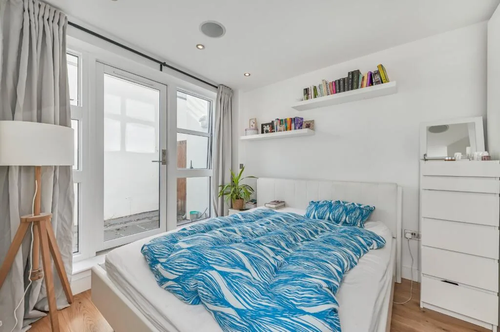 2 bedroom maisonette for rent