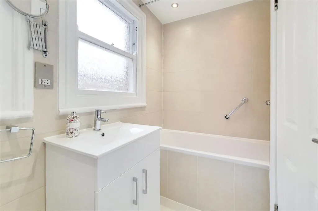 3 bedroom maisonette for rent