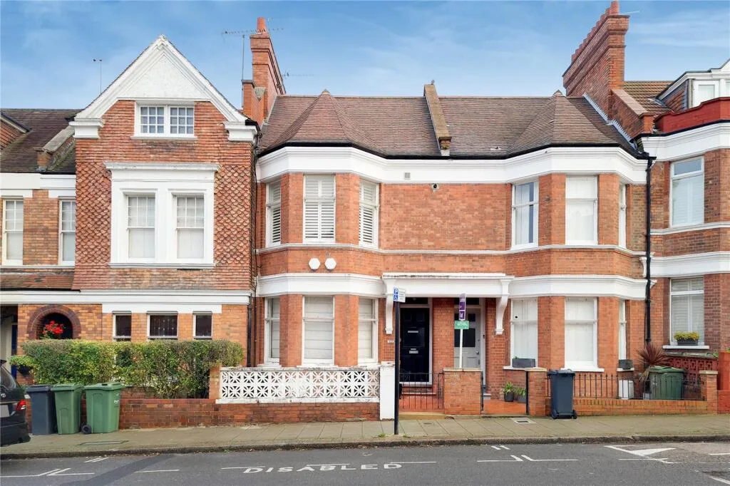 3 bedroom maisonette for rent