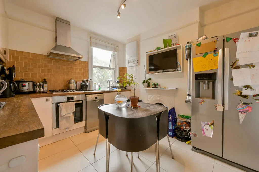 3 bedroom flat for rent