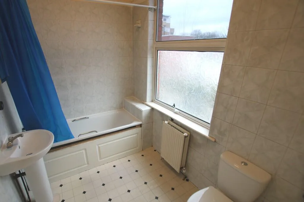Semi-detached house for rent