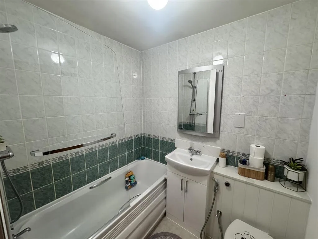 2 bedroom house for rent
