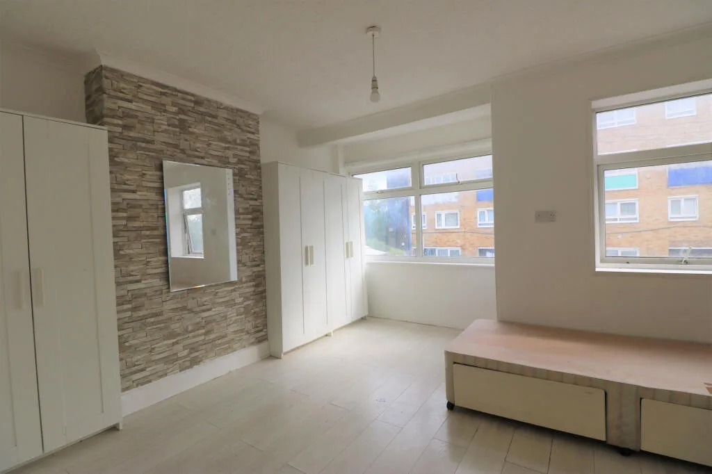 3 bedroom semi-detached house for rent