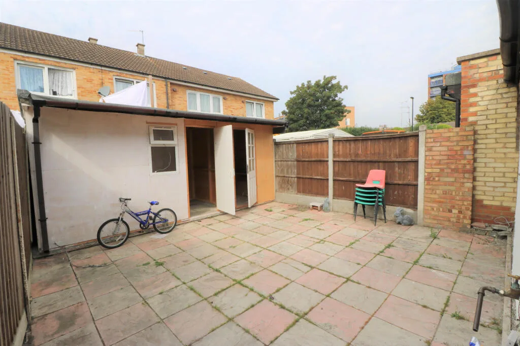 3 bedroom semi-detached house for rent
