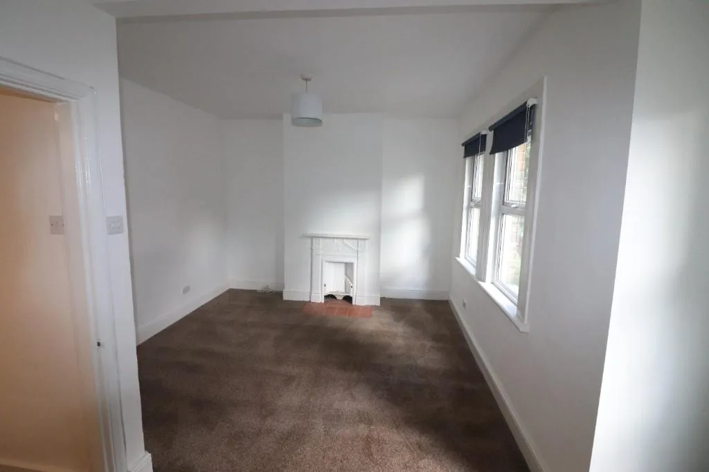 2 bedroom maisonette for rent