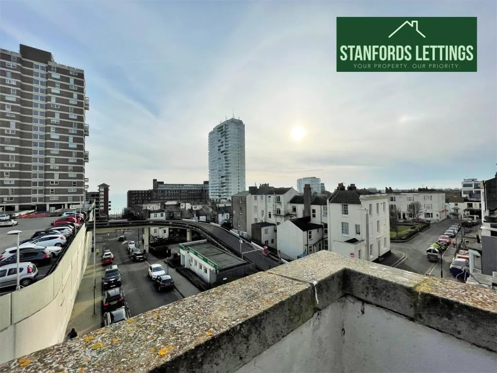 2 bedroom maisonette for rent